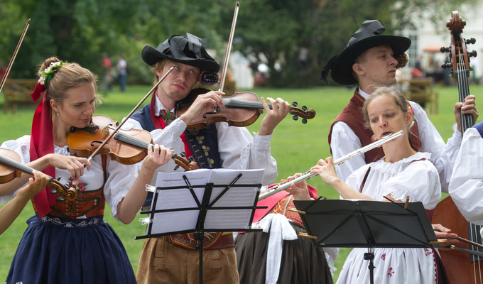 Národopis open air zaplnil Kinského zahradu