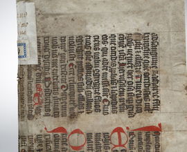 Vazba z pergamenu (detail), misál, 2. polovina 14. století, přední strana (NM-ČMH IV D 44)