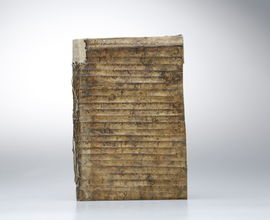 Vazba z pergamenu, spis o církevním právu, cca 9. století, přední strana (NM-ČMH D 58)