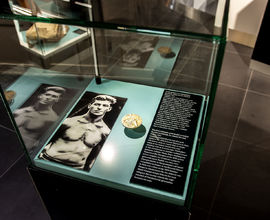První česká zlatá olympijská medaile, kterou získal v roce 1924 sportovní gymnasta Bedřich Šupčík na VIII. olympijských hrách v Paříži První česká zlatá olympijská medaile, kterou získal v roce 1924 sportovní gymnasta Bedřich Šupčík na VIII. olympijských hrách v Paříži